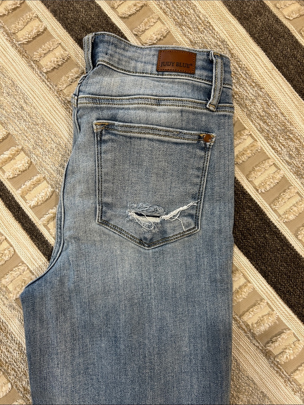 Judy Blue Faded Light Blue Skinny Jeans with Back Pocket Distress